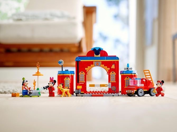 Mickey & Friends Fire Truck & Station