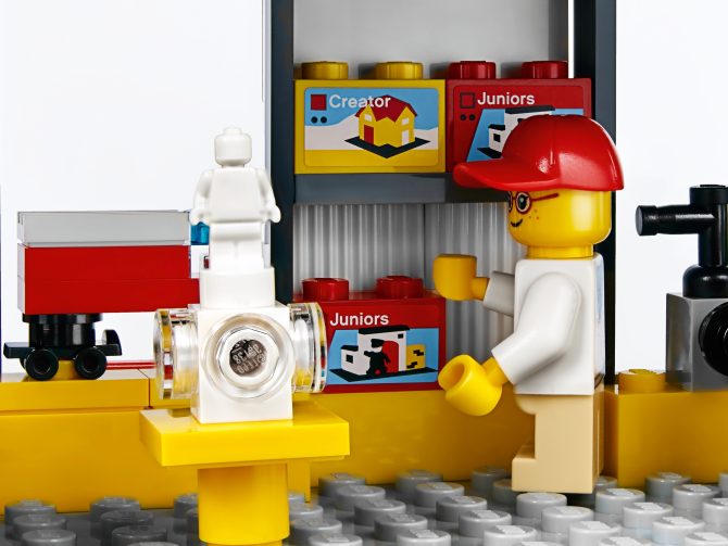 Microscale LEGO® Brand Store