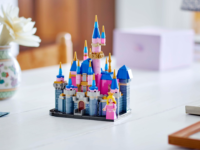 Mini Disney Sleeping Beauty Castle