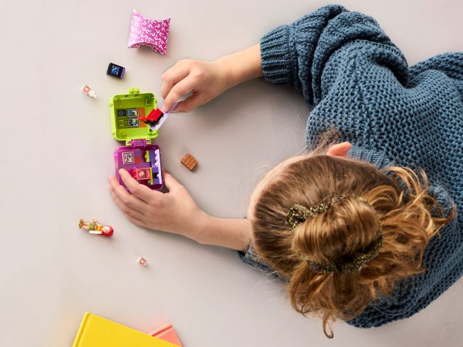 Mia's Shopping Play Cube