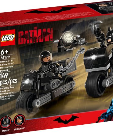 Batman™ & Selina Kyle™ Motorcycle Pursuit